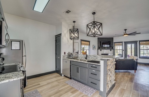 Graford Cottage | Pool Access, Walk to Water! Possum Kingdom Cabin