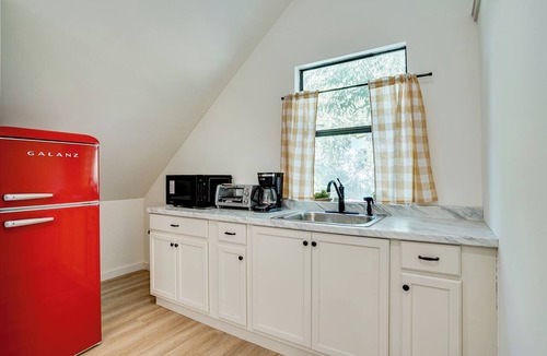 Weatherford Apartment | Pool, Fire Pit! Farm Retreat Near Dwtn Weatherford