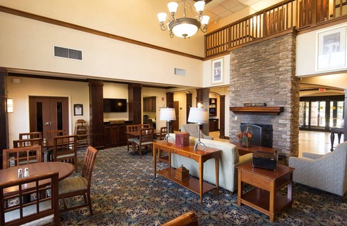 Lake Hamilton Condo | Pool. Free Breakfast. Gym. Near National Park Medical Center.