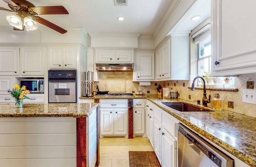 Tomball House | Pool, Hot Tub & Pool Table! Grand Home in Tomball
