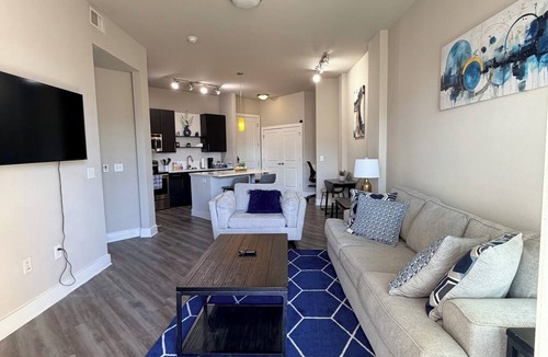 Dallas Apartment | POOL VIEW/DOWNTOWN DALLAS/MEDICAL DISTRICT/DALLAS LOVE FIELD