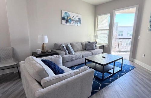 Addison Apartment | POOL VIEW! Near Dallas Love Field! Medical District! Downtown Dallas!