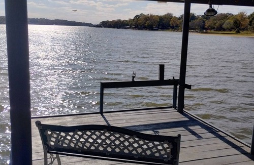 Carolyn Estates House | Pop's Lakefront Retreat. Remodeled clean and comfortable.