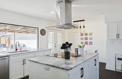 Grand Prairie House | Posh 5-BD w Pool, Hot Tub, Cinema, Patio, Foosball