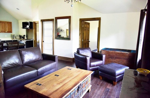 Highland Cottage | Potter Highlands Group Getaway! 2 Units, Hot Tub, Firepit, Walkable: sleeps 1-12