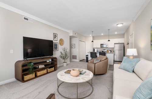 Powell Apartment | Powell 2BR | Private garage | Zero Stairs