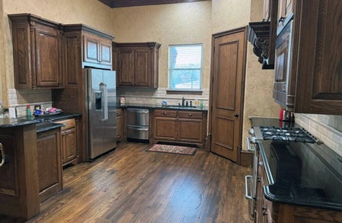 Van Zandt County House | Premier country house with top amenities in Ben Wheeler near Canton Trade Days