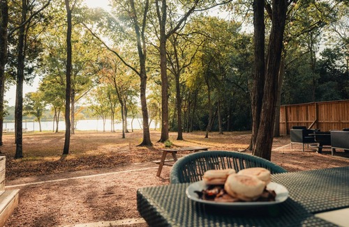 Bastrop Cabin | Premium Lakefront Cabin #1: The Armadillo (Austin)