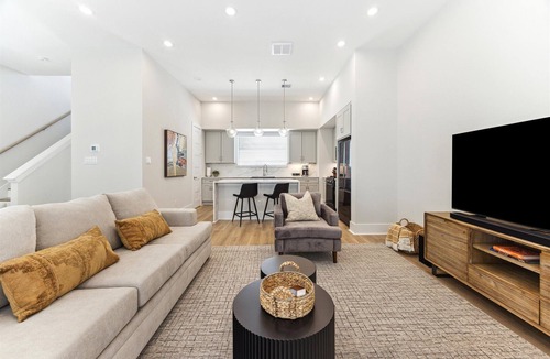 Spring Branch Central House | Premium New Construction 3-bedroom - 15 Min to Downtown