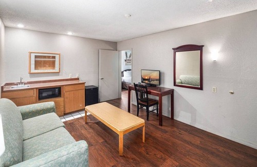 Renton Apartment | Premium Queen Suite|Renton WA