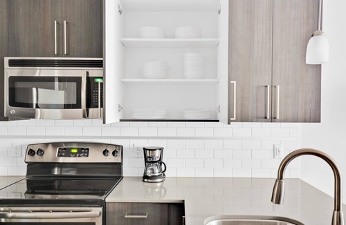 Cascade Apartment | Premium SLU 1BR w/Parking & Gym, views of Space Needle, by Blueground