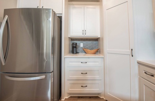 Smithville House | Primary bedroom, living room, and kitchen on main floor - no steps!