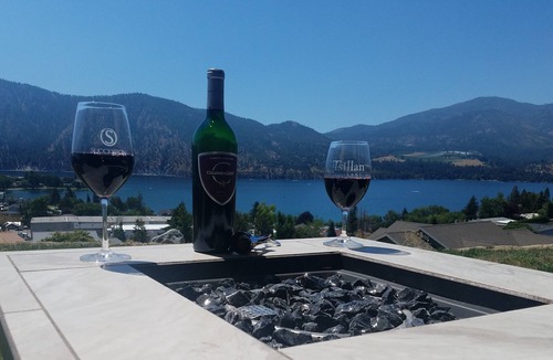Manson House | Prime dates of 7/20-24, 8/22-24, 8/30-9/3 available! Amazing Lake Chelan view!