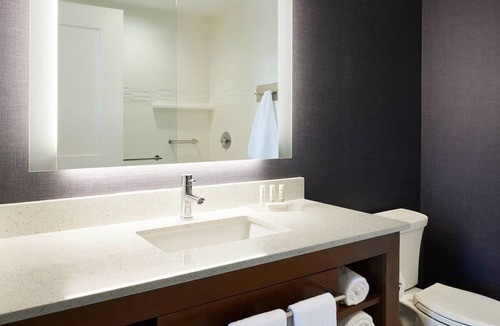 Far North Dallas Hotel | Prime Galleria King Studio Breakfast, Pool & Gym