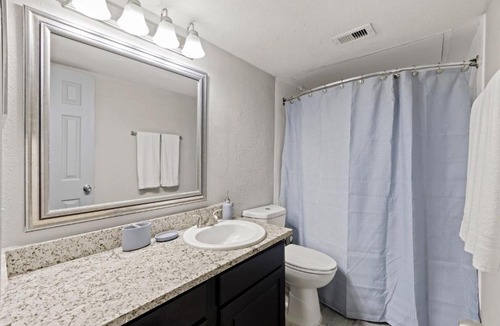 Lake Highlands Apartment | Prime Location: 1 King Bed Apt near Major Highways & Dallas Hospitals