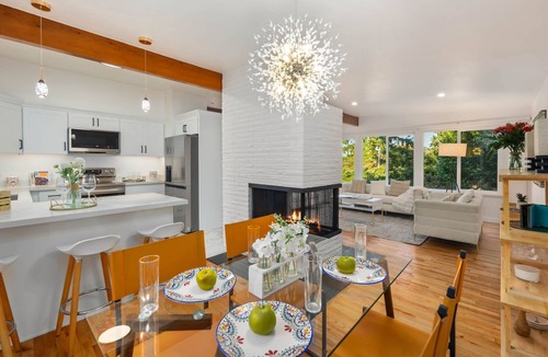 SeaTac House | Prime location home away from home 4-bedroom 2.5 bath only 15 minutes to Seattle