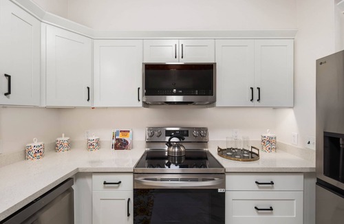 SeaTac House | Prime location home away from home 4-bedroom 2.5 bath only 15 minutes to Seattle