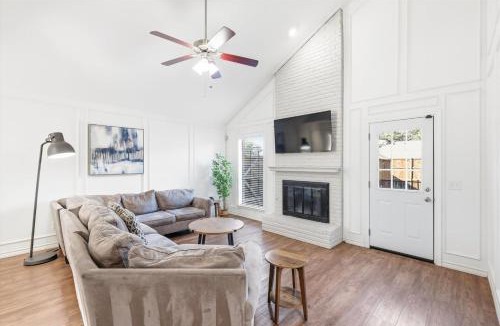 Plano House | Prime Plano 4BR Home with Pool Arcarde Ping-pong
