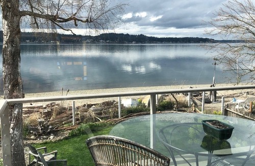 Gig Harbor House | Prime Sandy Beachfront Home with Mountain Views - 5 minutes to Gig Harbor/Tacoma