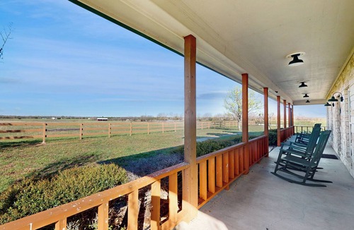 Celeste House | Prime Stargazing! Serene Texas Countryside Retreat
