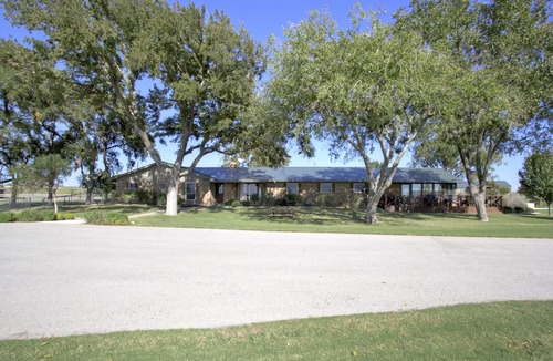 Granbury House | Private 1,600-Acre Texas Ranch Retreat/Lodge + Bunkhouse/Sleeps 18