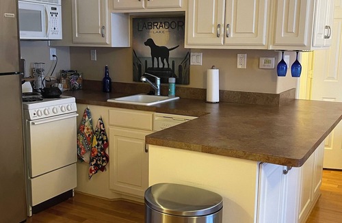 Shady Acres Apartment | Private 1 bed 1 bath Studio Garage Apartment in the Heights + Free WIFI