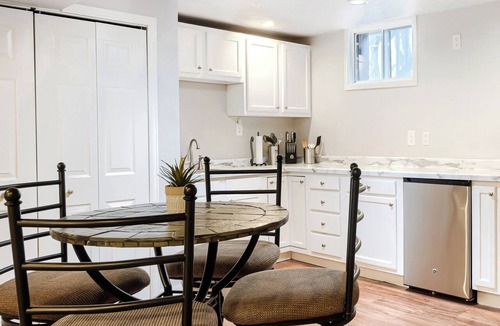 Devil's Thumb - Rolling Hill House | Private 2-Bedroom Garden Level Suite in Boulder Home, Great Views & Trail Access