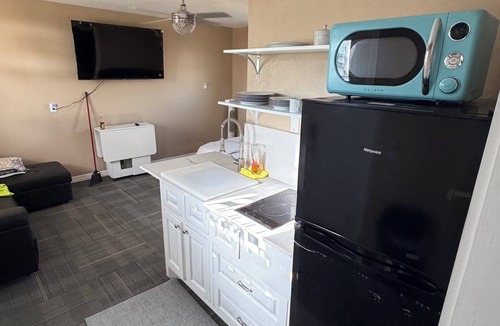 Prairie Lea Apartment | Private 2BR Guesthouse near San Marcos & Austin Sleeps 6 Quiet Retreat
