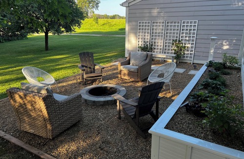 Waverly House | Private and Relaxing Acreage in West Waverly