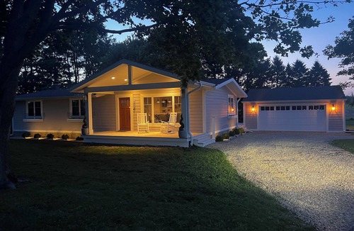 Waverly House | Private and Relaxing Acreage in West Waverly