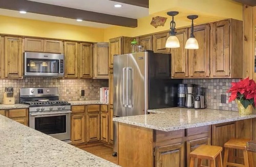 Sunset Ridge House | Private and spacious 4bd Cabin-360 views of nature Close to skiing!