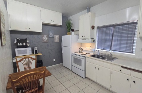 Springerville Apartment | Private Apt, Full Kitchen and Air conditioning
