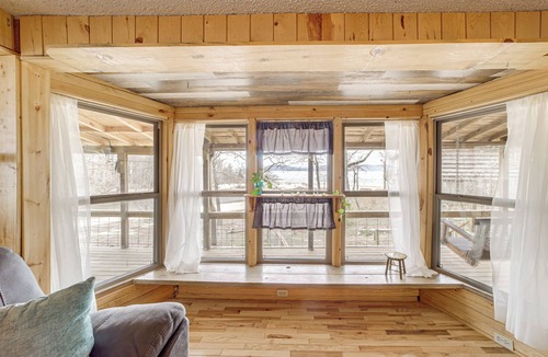 Hoyt Cabin | Private Beach & Fishing Pond! Eufaula Family Cabin
