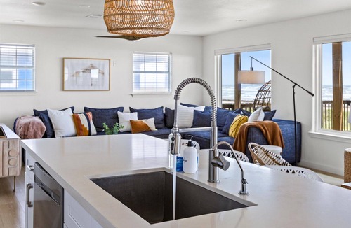 Freeport House | Private Beach Walkover, Sunset Views & Room to Gather
