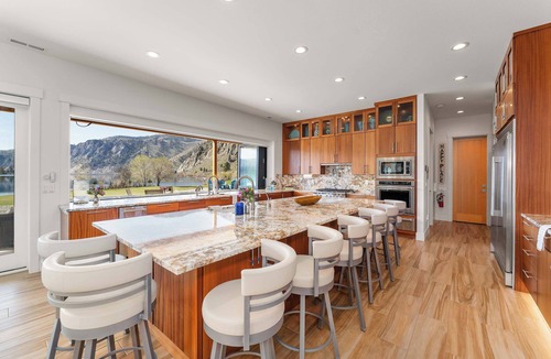 Ardenvoir House | Private beach with panoramic lake views