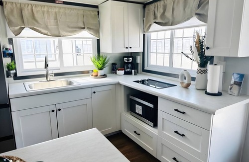 Pecos Apartment | Private Business Studio, Queen Bed, Office, Full Kitchen and In-Unit Laundry