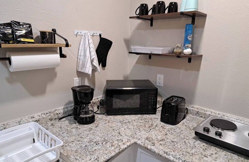 Lewisville Apartment | Private & Central Studio Apt @NorthDFW by I-35 Fwy. Free W&D Stays 30+ days only