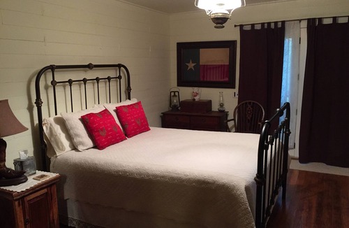 Mineola House | Private Cottage On 58 acres