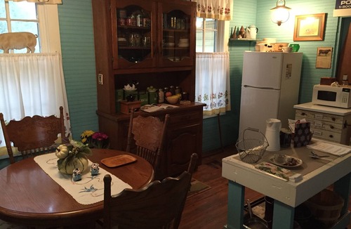 Mineola House | Private Cottage On 58 acres