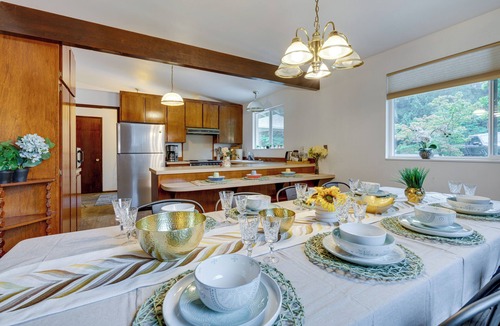Lake Forest Park House | Private Deck & Ample Space! Lake Forest Park Home