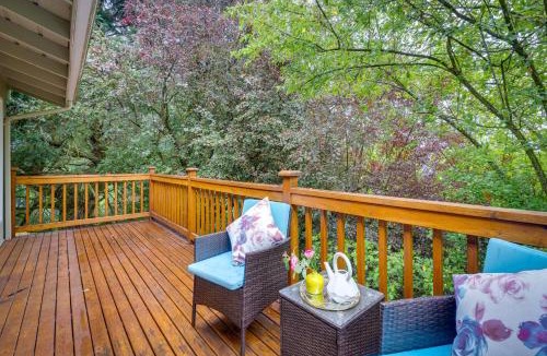 Lake Forest Park House | Private Deck & Ample Space! Lake Forest Park Home