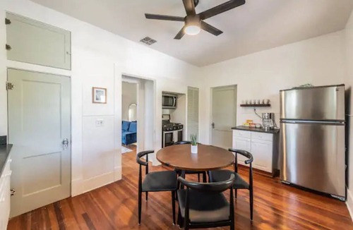 Tobin Hill House | Private Deck & Patio with Parking- 3blks to Pearl food & fun!