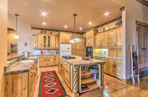 Mid America House | Private Dock + Water Views: Hot Springs Abode!