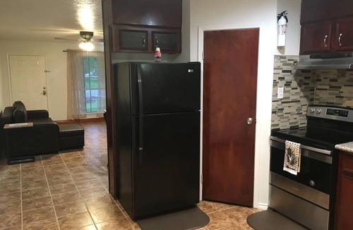 Southeast Houston Apartment | PRIVATE DUPLEX #2 KING BED/Houston/Pasadena/Hobby/Clear Lake/Galveston/