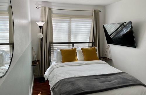 Meadow Hills House | Private Entrance, Central & Across the Street From State Park