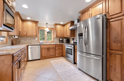 Cascade-Chipita Park Cottage | Private Family Home w/Large Patio, Hot Tub, Fire Pit by Forest & Peak Retreats