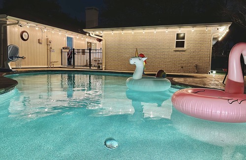 Richardson House | Private Family Heated Pool and Spa, 2 King Beds, Cornhole, Grill, Foosball, Game