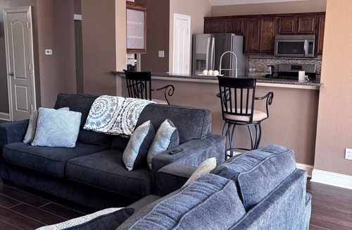 Frisco House | Private Garden Retreat in Frisco TX - 3 bedroom and 2 full baths
