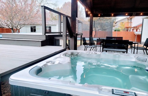 Springfield House | Private Getaway-Pool-Hot Tub-Playset-Entertainment Deck-Blackstone-4b/3b Sleep12