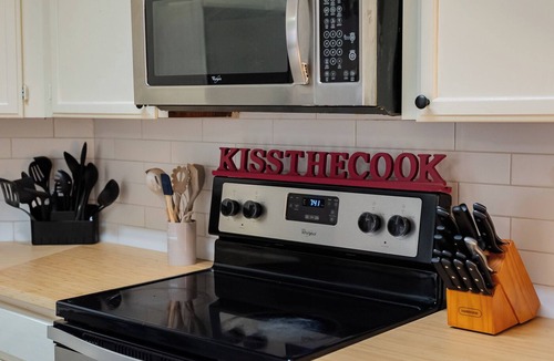 Riverbend of Camino Real House | Private Heated POOL & Game Room by Fiesta Texas & Downtown